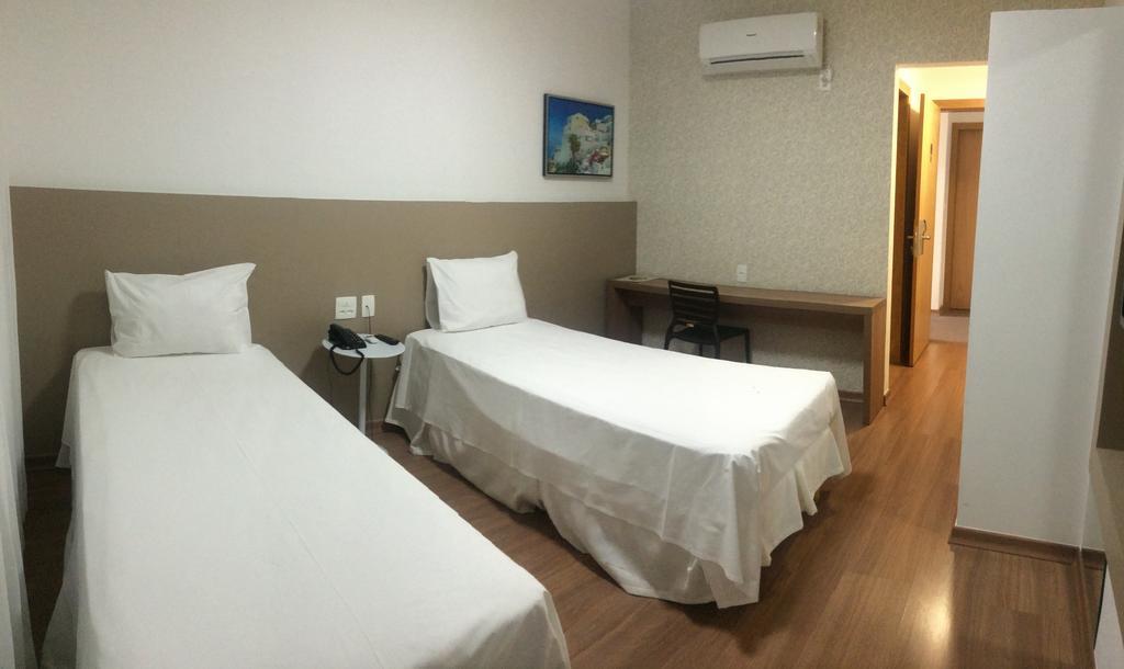 Lord Hotel Aeroporto Confins Vespasiano Szoba fotó